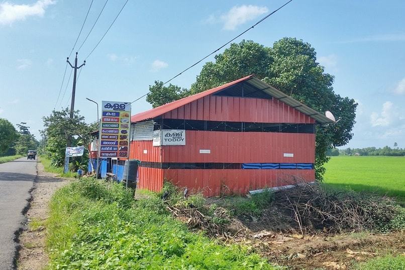 Alcohol in Alleppey: Toddy shop near Alleppey to Kuttanad ferry. Backpacking Kerala, India.