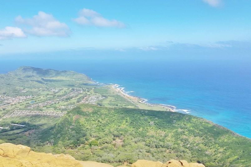 Best hikes in east Oahu Hawaii: Koko Head Hike. Crater hike on Oahu. Hiking trails on windward Oahu east side. Hawaii vacation ideas, tips.