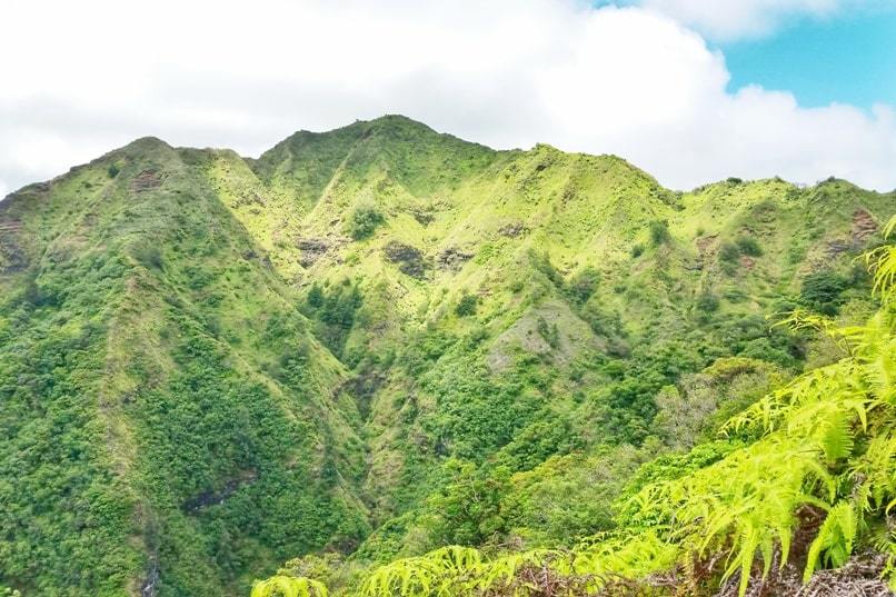 Best hikes in east Oahu Hawaii: Kuliouou Ridge Trail. Hiking trails on windward Oahu east side. Hawaii vacation ideas, tips.
