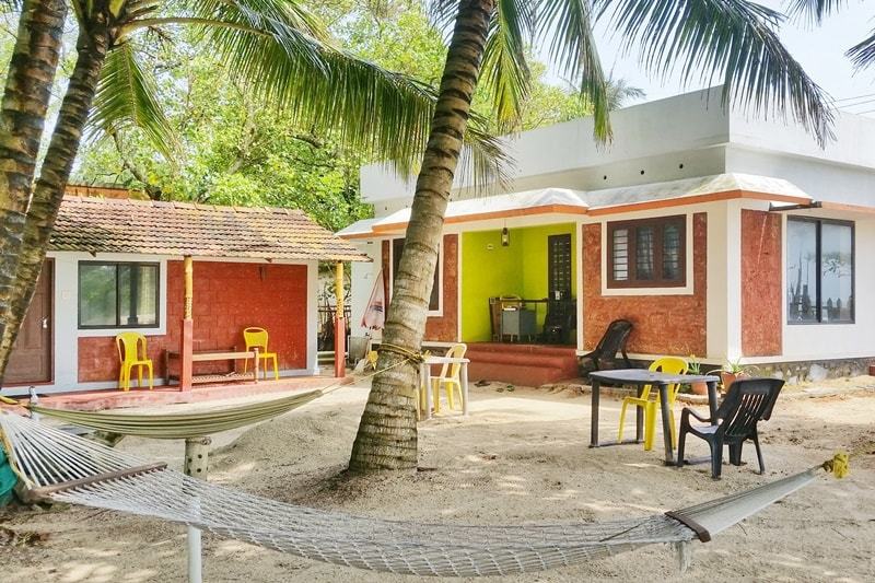 Best hostels in Alleppey: Funky Art Beach House guesthouse. Backpacking Kerala, India
