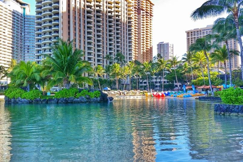 Best hotels in Waikiki for families: Hilton Hawaiian Village family resort in Waikiki Beach. Oahu hotels and resorts, Hawaii.