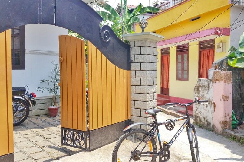 Cycling in Fort Cochin: Bicycle rental at Zostel Kochi. Backpacking Kerala, India