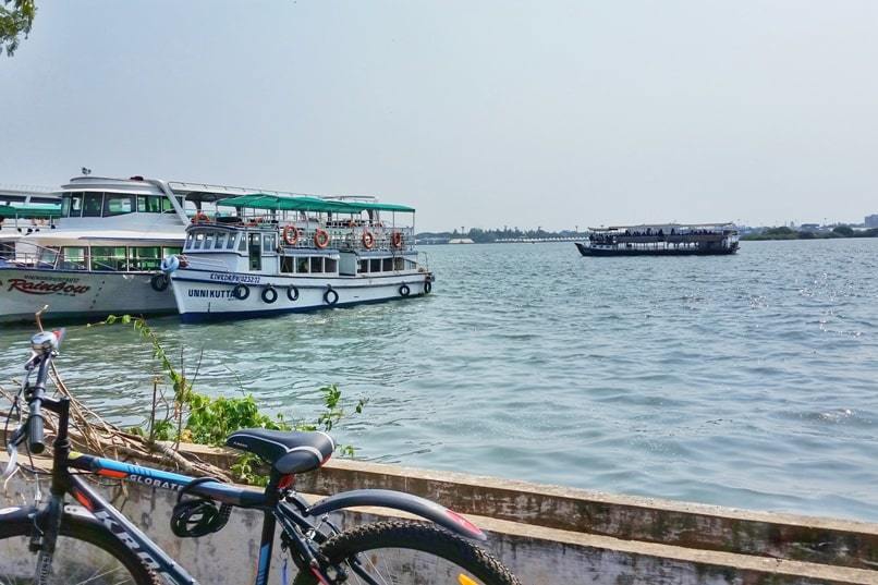 Cycling in Fort Cochin: Bicycle rental - Day trips from Cochin to Marine Drive ferry boat ride. Backpacking Kerala, India
