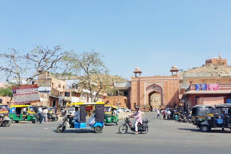 Monkey Temple Jaipur near Galta Gate rickshaw uber in Jaipur. Backpacking Rajasthan, India