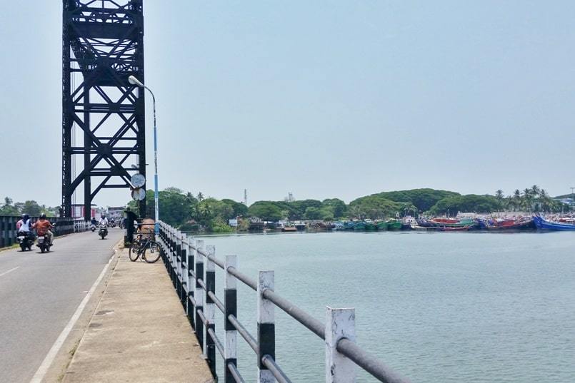 Cycling in Fort Cochin: Bicycle rental - Day trips from Cochin to Marine Drive. Backpacking Kerala, India