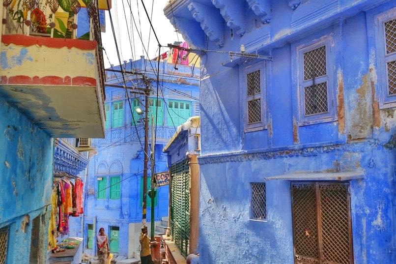 Jodhpur omelette shop: Blue city streets near Sardar Market. Best places to visit in Jodhpur itinerary. Backpacking Rajasthan, India