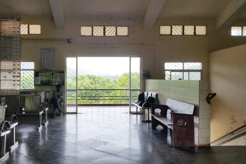 Canacona train station to Palolem Beach. Exit Canacona railway station. Backpacking Goa India