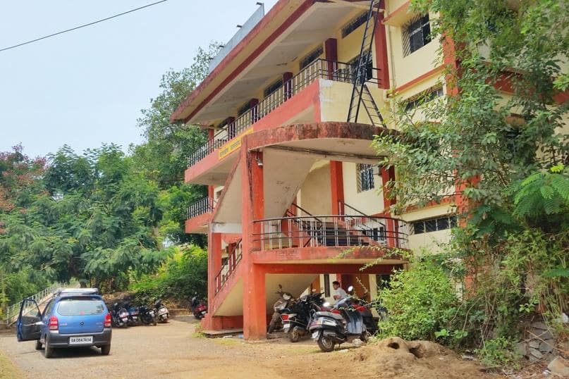 Canacona train station to Palolem Beach. Walk, auto rickshaw, or taxi from Canacona railway station? Backpacking Goa India