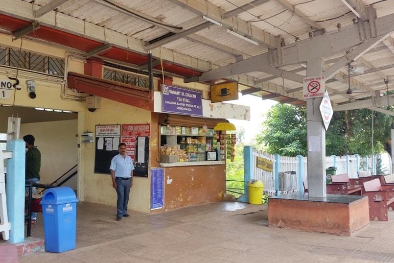 Canacona train station to Palolem Beach. Canacona railway station near South Goa beaches. Backpacking Goa India