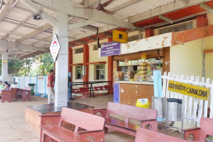 Canacona train station to Palolem Beach. Canacona railway station near South Goa beaches. Backpacking Goa India