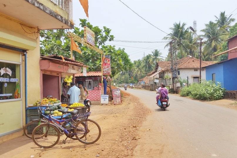 Canacona train station to Palolem Beach. Directions, way to Palolem Beach. Backpacking Goa India