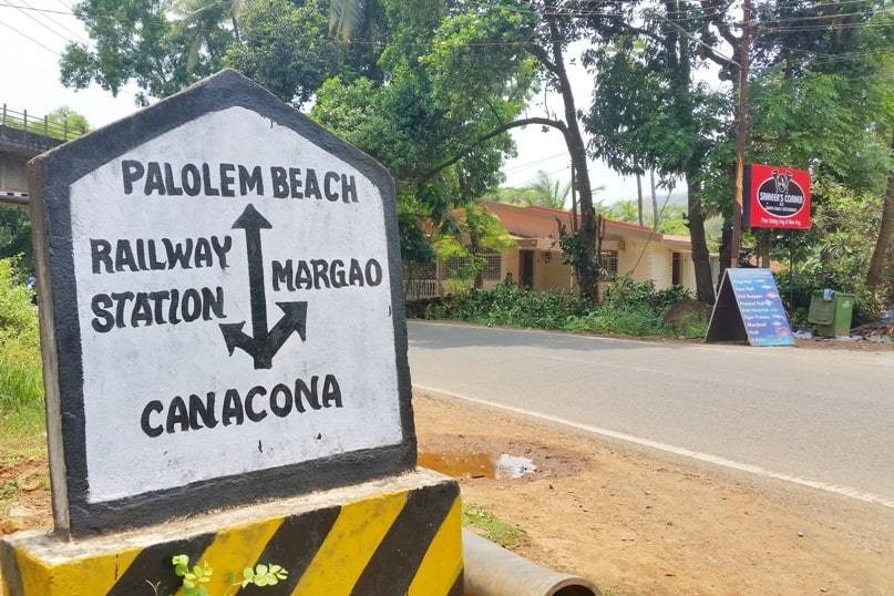 Canacona train station to Palolem Beach. Directions from Canacona railway station to Palolem. Backpacking Goa India