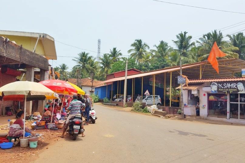 Canacona train station to Palolem Beach. Directions, way to Palolem Beach. Backpacking Goa India