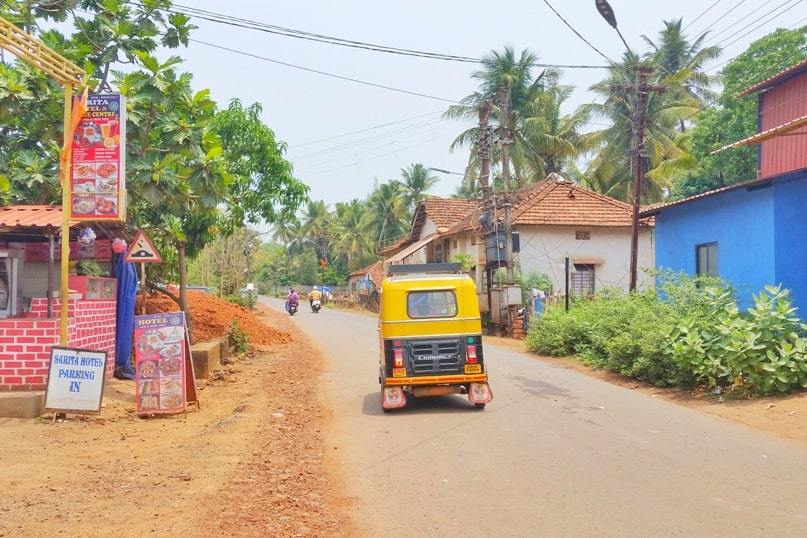 Canacona train station to Palolem Beach. Rickshaw to Palolem, south goa beaches. Backpacking Goa India
