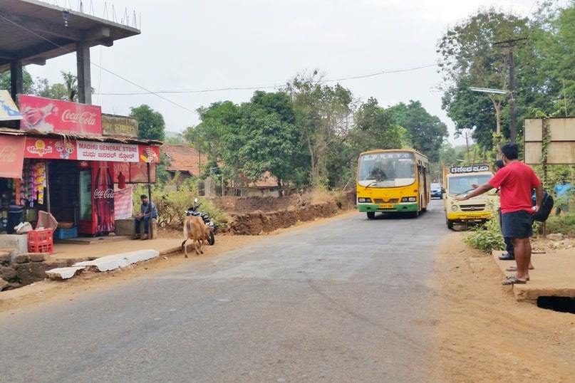 Gokarna train station to bus stand. bus arrival timings to gokarna beach, to gokarna town, to near om beach, to near kudle beach. Backpacking South India