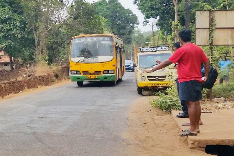 Gokarna train station to bus stand. how to get there - bus timings to beach. Backpacking South India