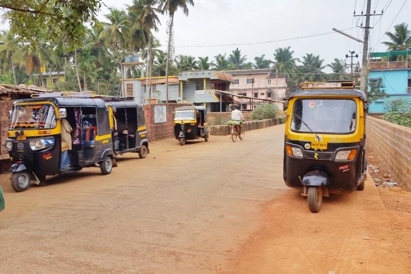 Gokarna train station to bus stand: How to get from Gokarna bus station to Kudle Beach or to Om Beach by rickshaw from bus station. how much. Backpacking South India