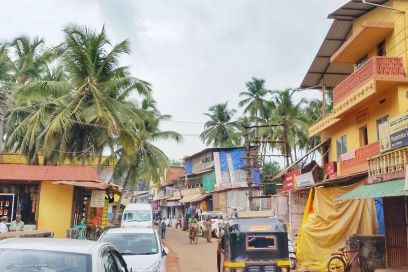 Gokarna train station to bus stand: How to get from Gokarna bus station to Kudle Beach or to Om Beach by walk. Backpacking South India