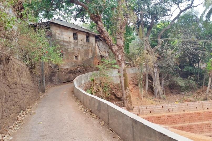 Gokarna train station to bus stand: How to get from Gokarna bus station to Kudle Beach or to Om Beach by walk. Backpacking South India