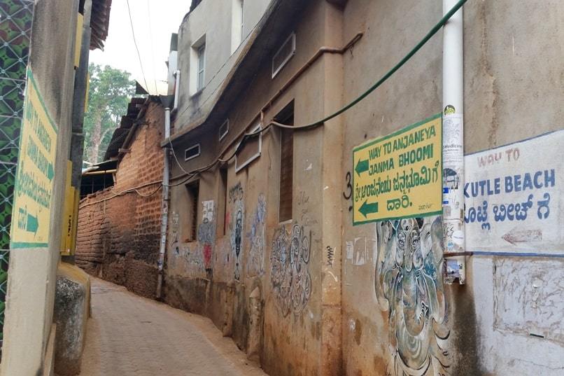 Gokarna train station to bus stand: How to get from Gokarna bus station to Kudle Beach. street through town. Backpacking South India