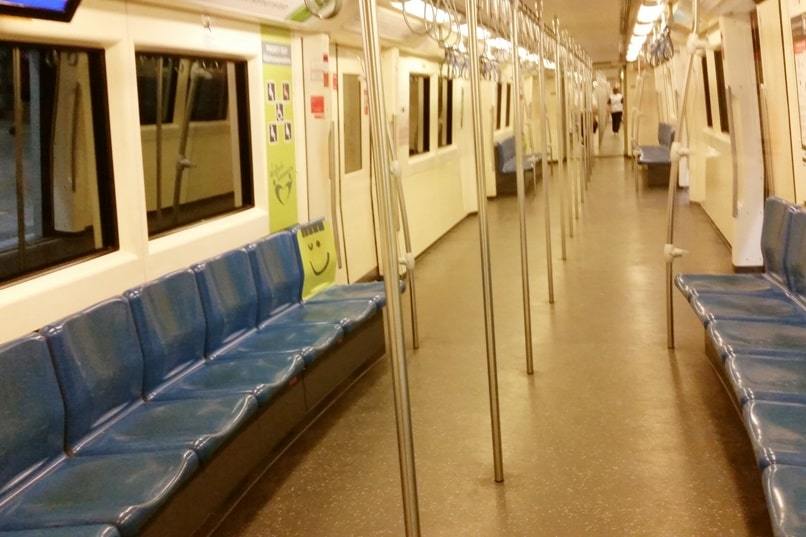 How to use MRT Bangkok metro subway train. inside mrt metro subway train. Backpacking Thailand Southeast Asia travel blog