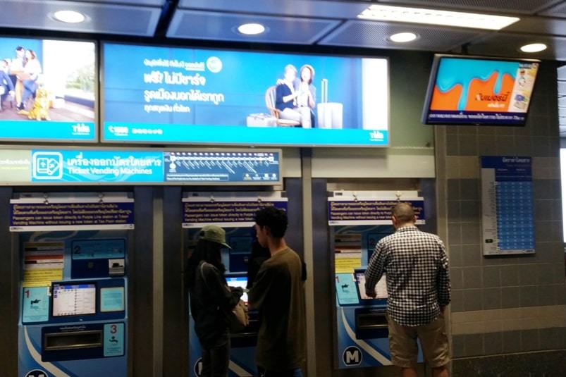 How to use MRT Bangkok metro subway train. how to buy mrt tickets. Backpacking Thailand Southeast Asia travel blog