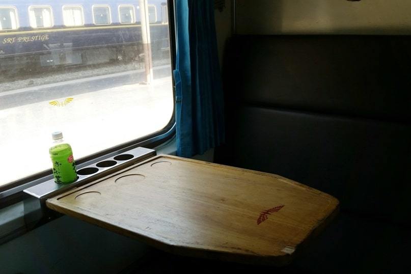 Overnight sleeper train in Thailand. where to eat food on train. long distance thai railways. backpacking southeast asia travel blog